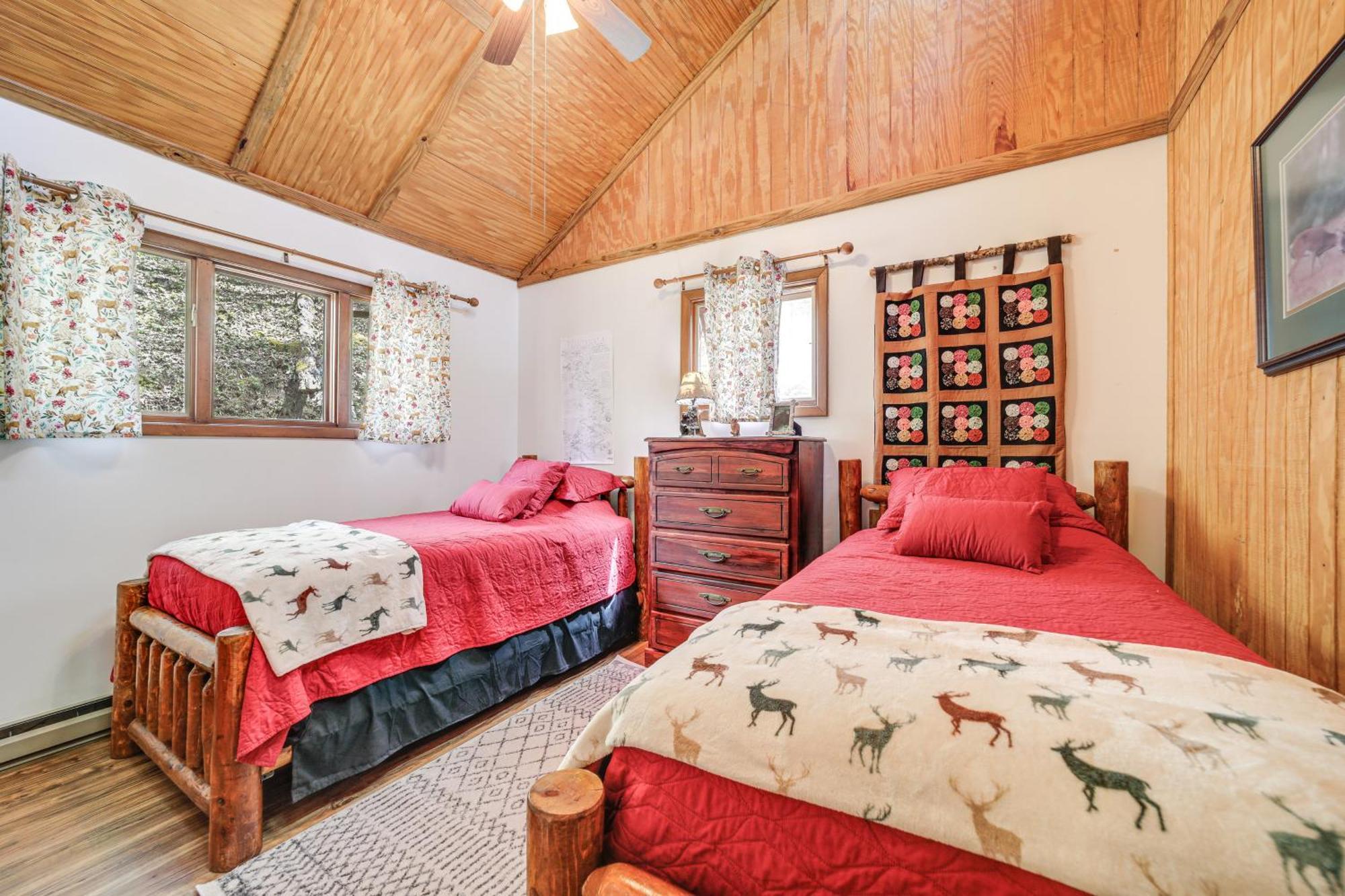 Creekside Whittier Cabin With Fire Pit Near Hiking! Buitenkant foto